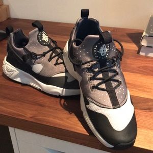 Nike Men’s Air Huarache Utility size 9.5